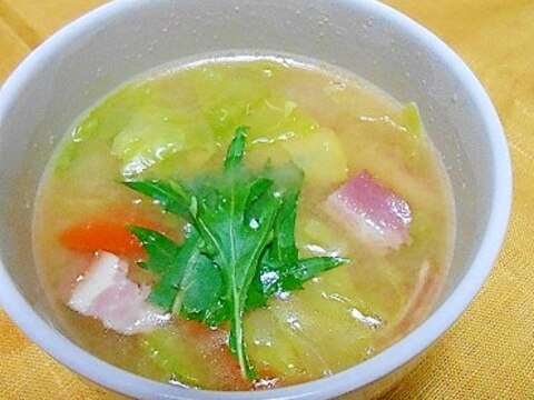 麦入り野菜たっぷり味噌スープ